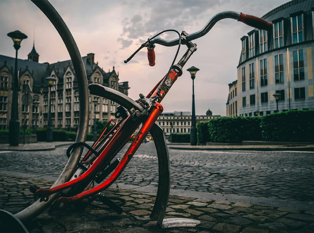 How Local Bike Shops Help Reduce Car Dependency: A Community-Driven Approach